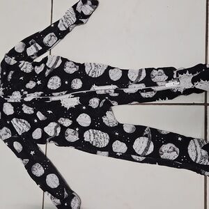 Bums and Roses black and white plant 0-3